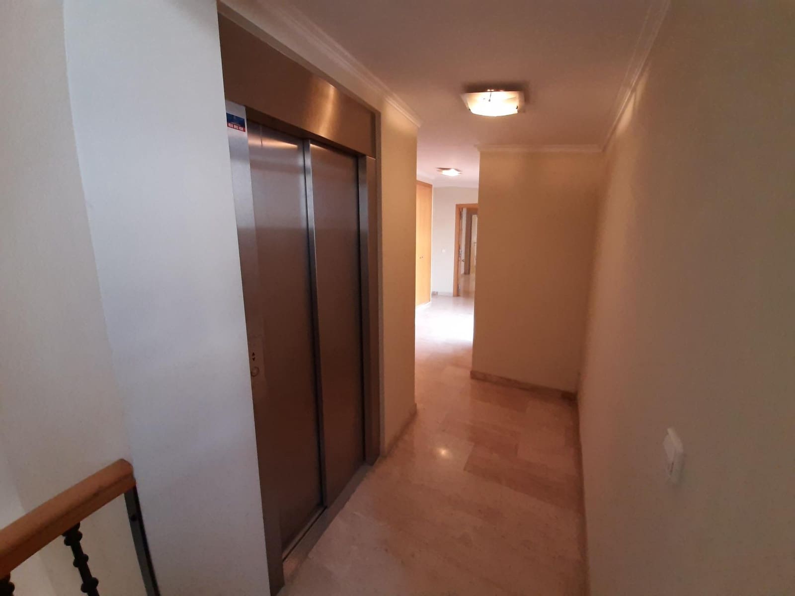 Office for rent in Alzira - € 475 (Ref: 7873640)