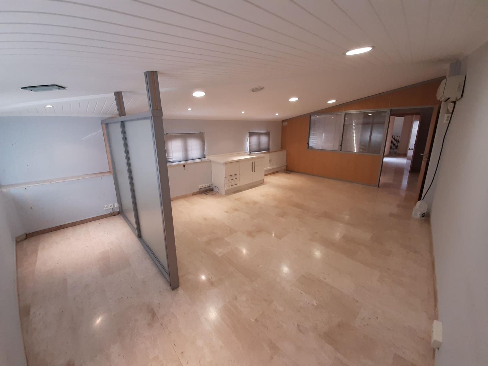 Office for rent in Alzira - € 475 (Ref: 7873640)