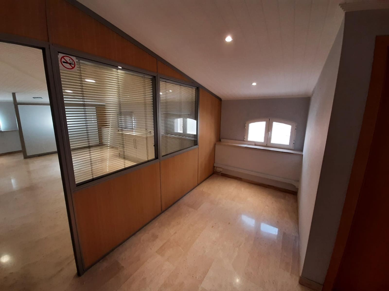Office for rent in Alzira - € 475 (Ref: 7873640)