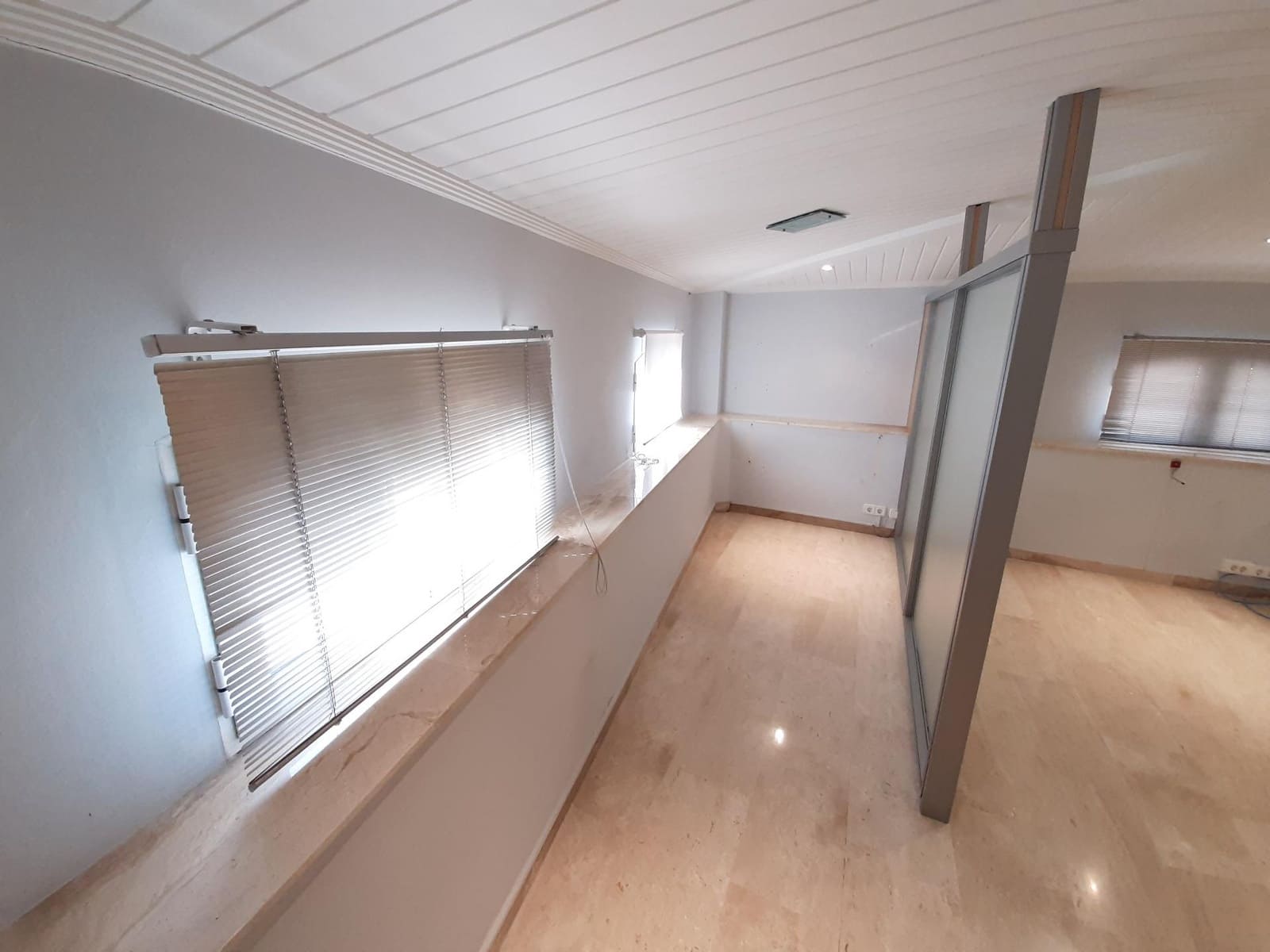 Office for rent in Alzira - € 475 (Ref: 7873640)