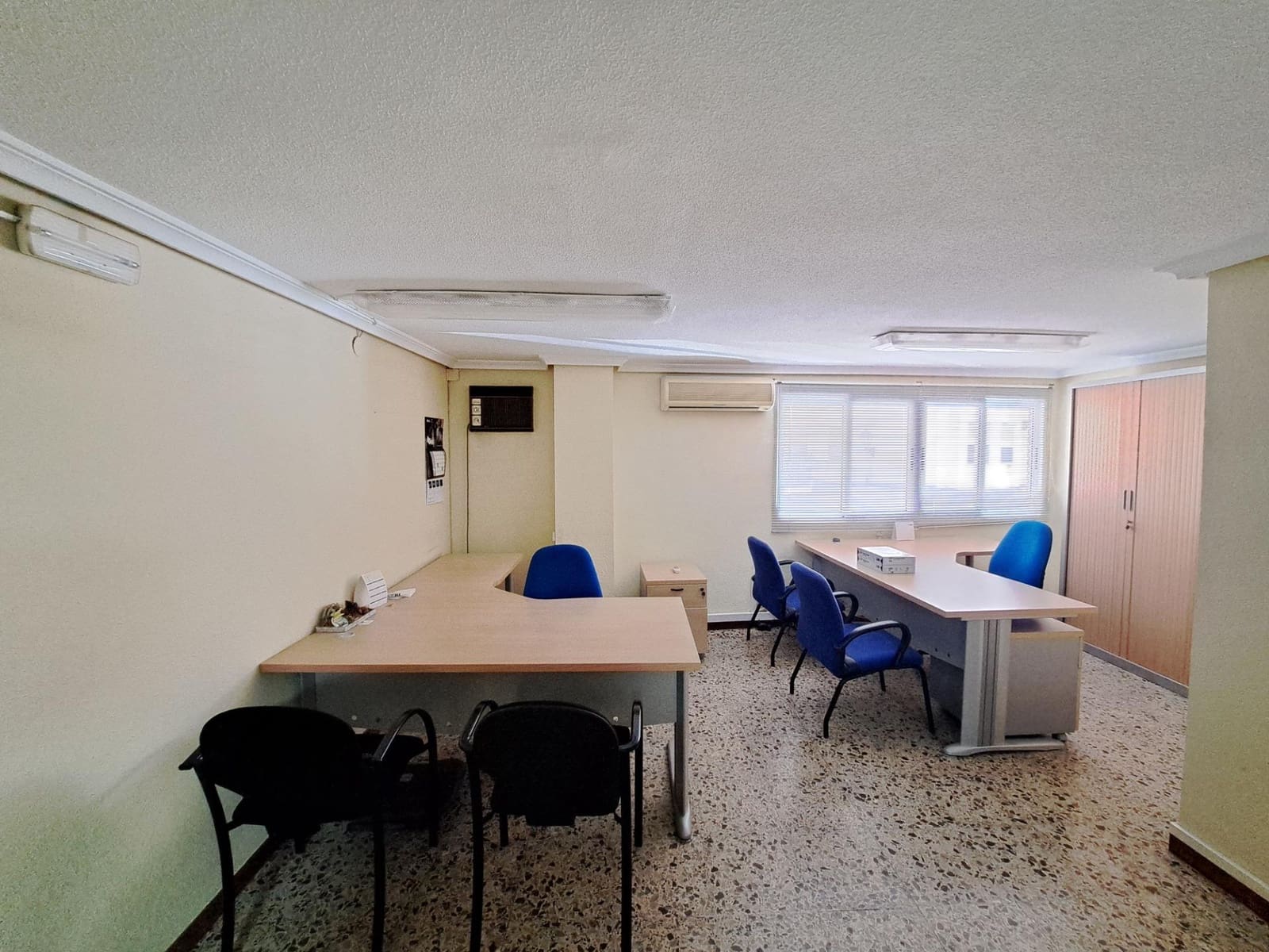 5 bedroom Office for rent in Alzira - € 700 (Ref: 8089463)