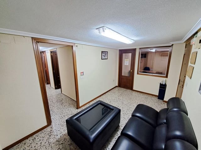 5 bedroom Office for rent in Alzira - € 700 (Ref: 8089463)