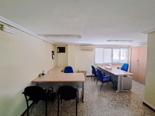 5 bedroom Office for rent in Alzira - € 700 (Ref: 8089463)