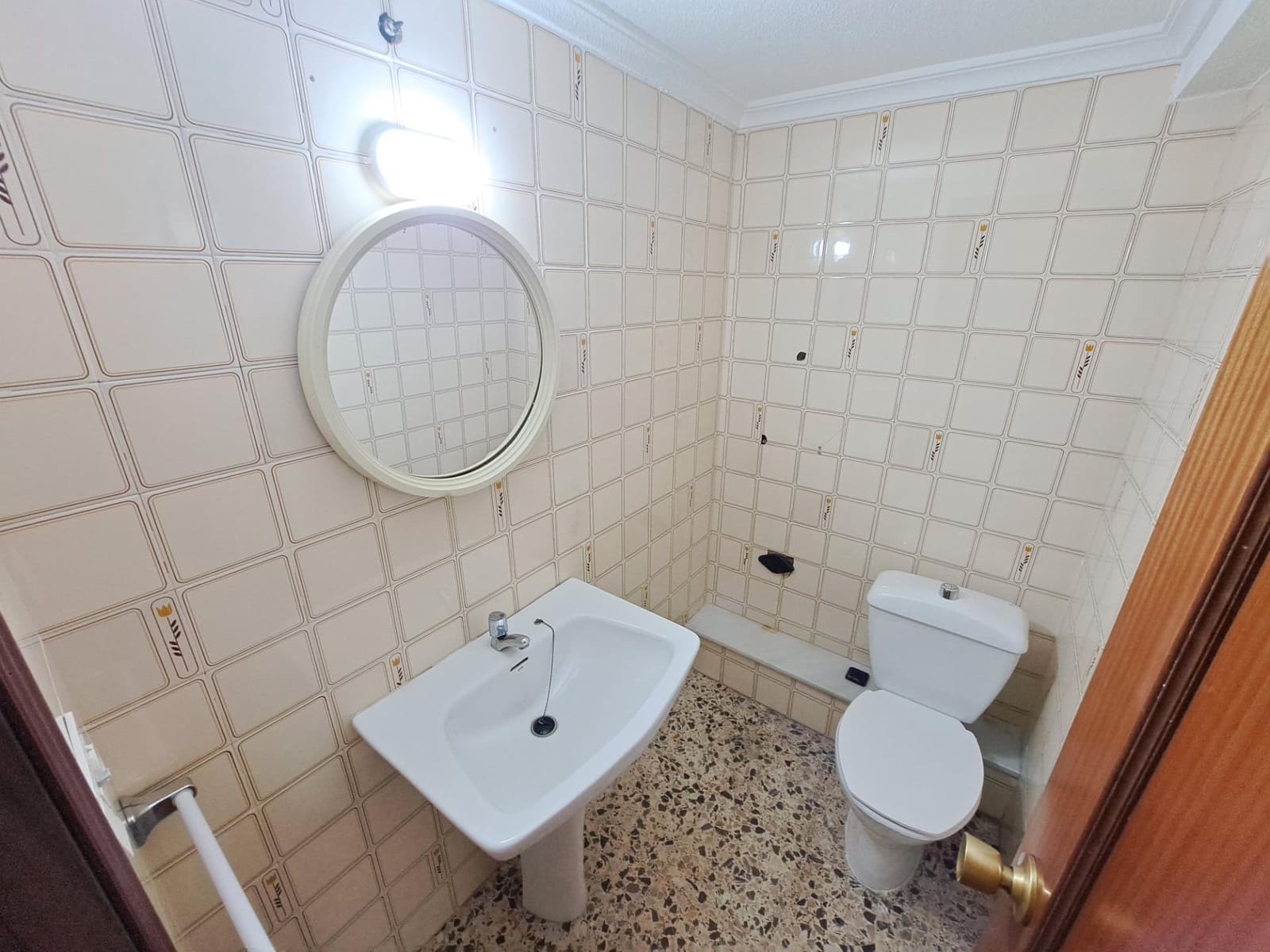 5 bedroom Office for rent in Alzira - € 700 (Ref: 8089463)