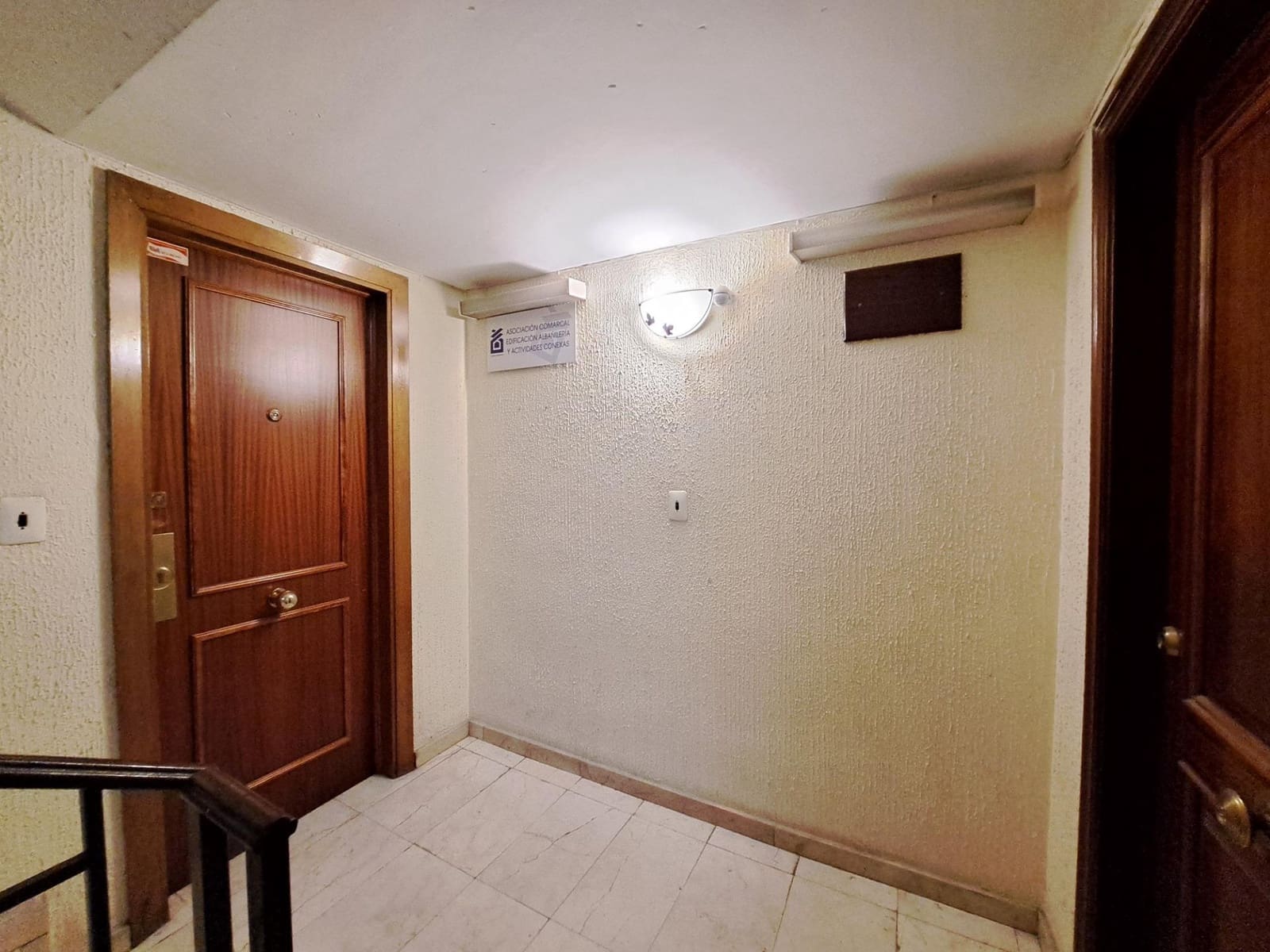 5 bedroom Office for rent in Alzira - € 700 (Ref: 8089463)