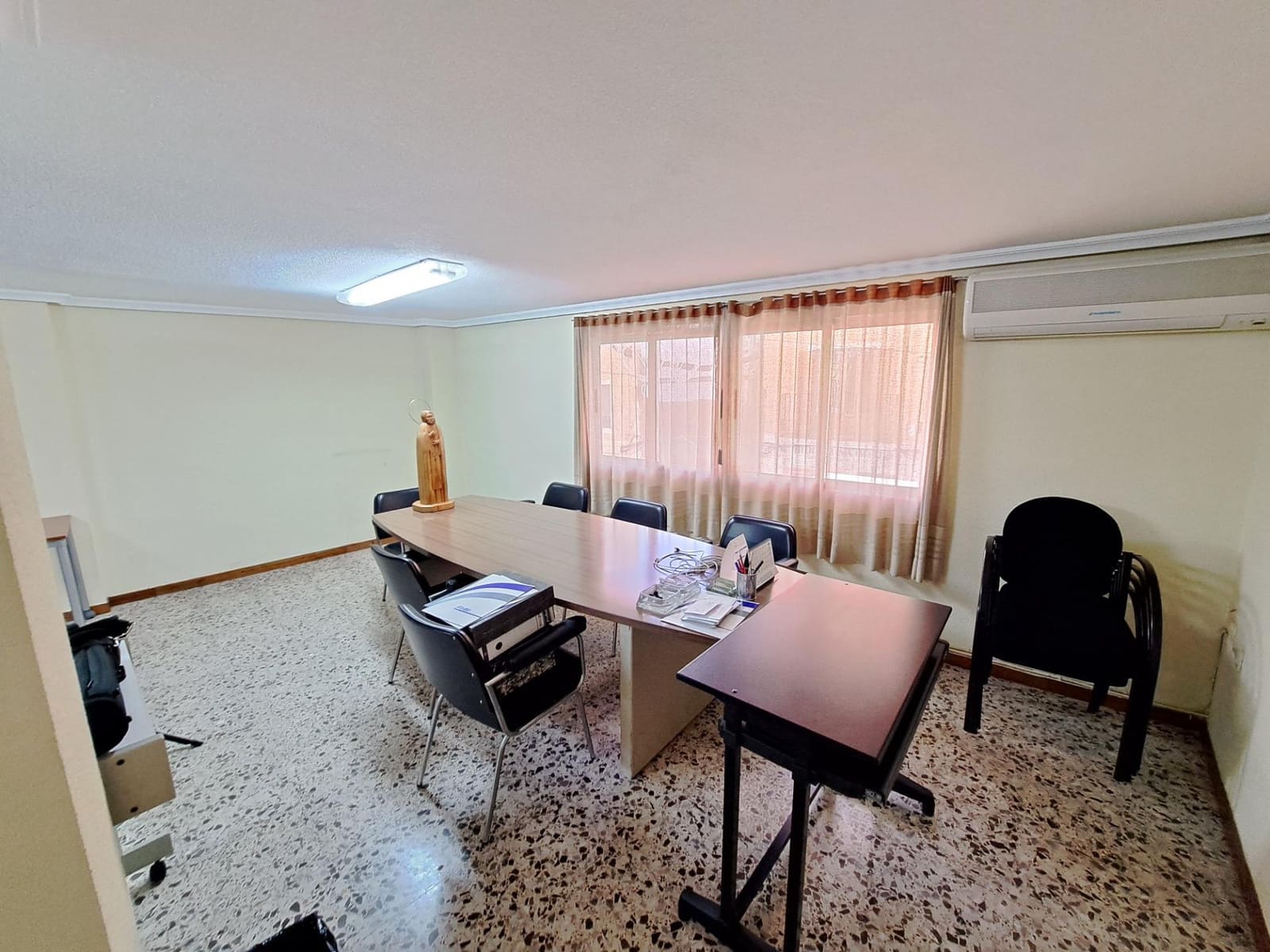 5 bedroom Office for rent in Alzira - € 700 (Ref: 8089463)