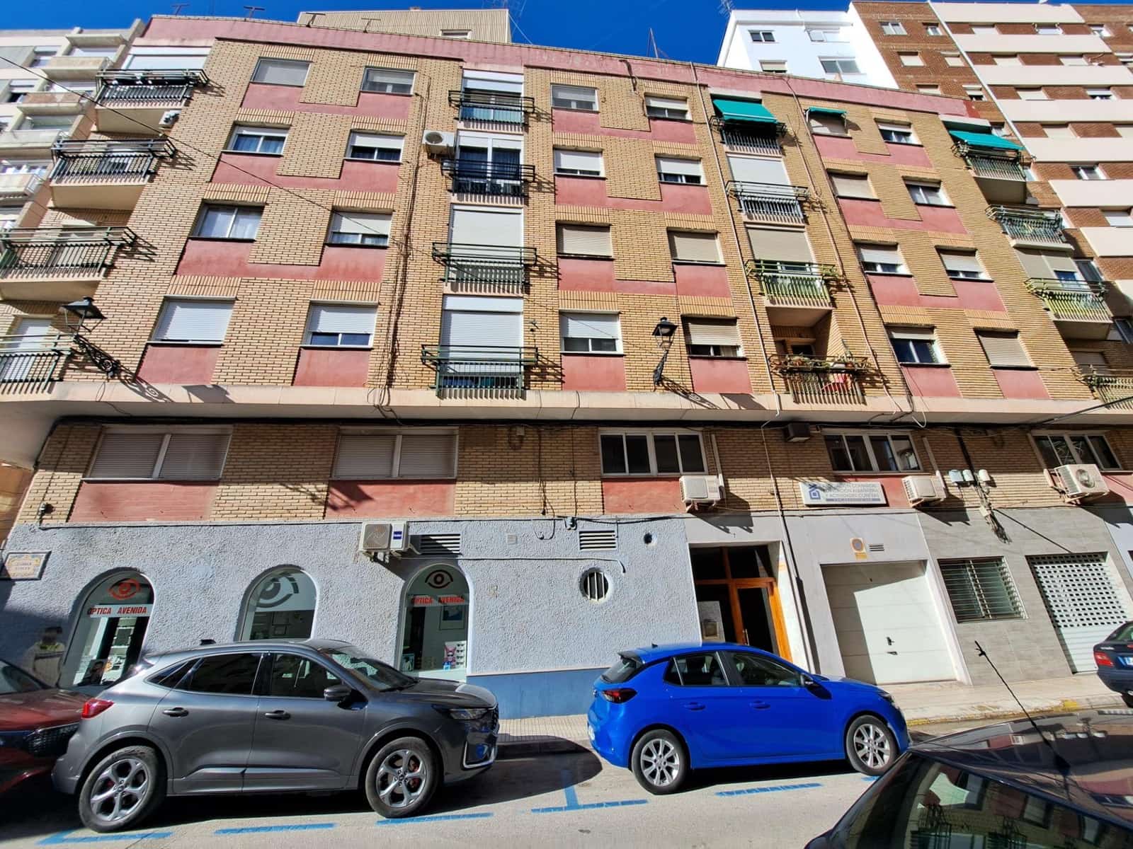 5 bedroom Office for rent in Alzira - € 700 (Ref: 8089463)