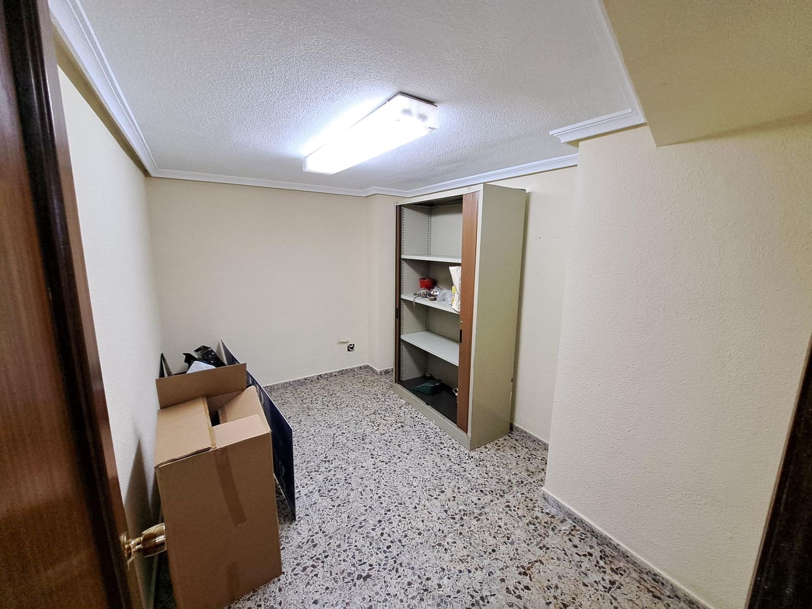 5 soveværelse Kontor til leje i Alzira - € 700 (Ref: 8089463)
