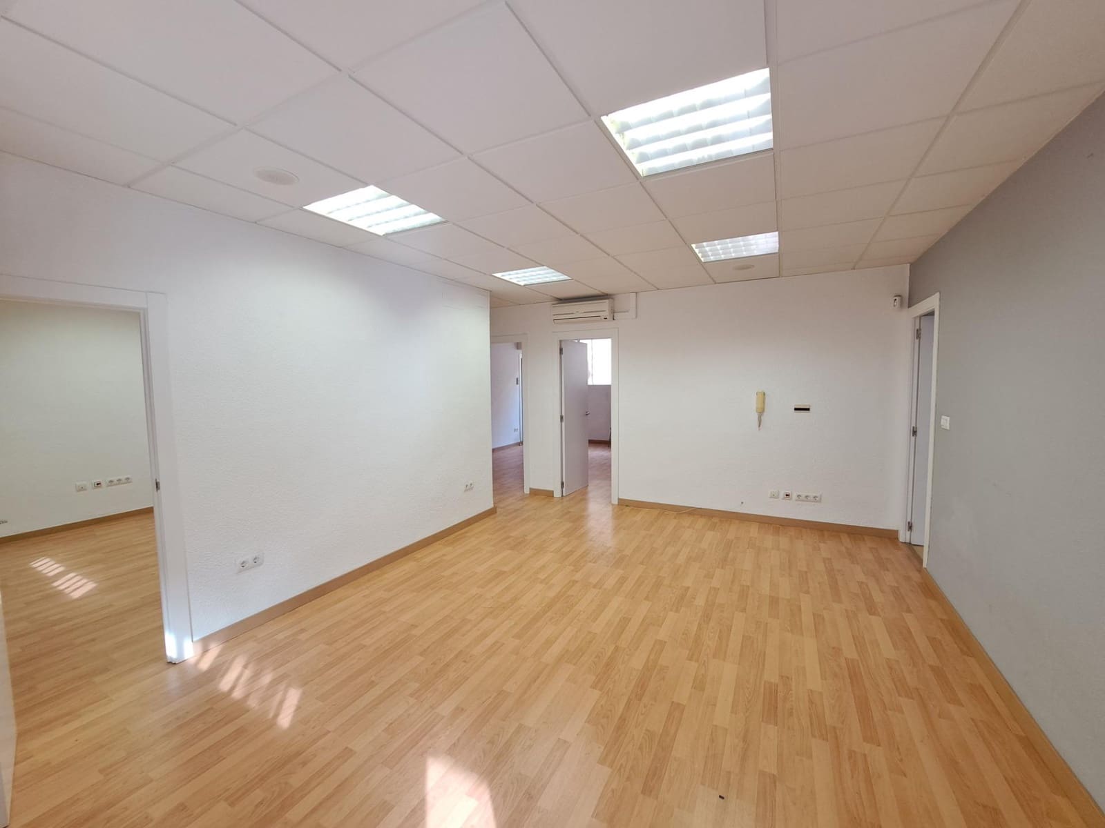 Office for sale in Alzira - € 100,000 (Ref: 8167256)