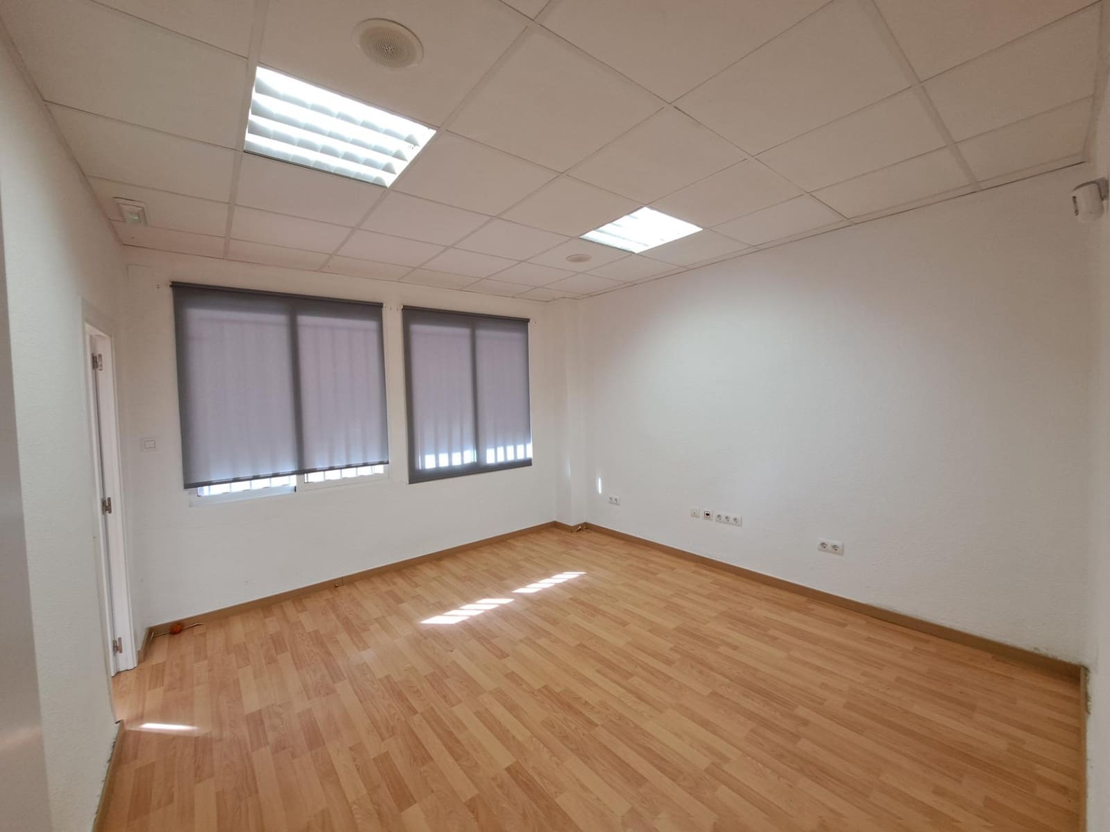 Office for sale in Alzira - € 100,000 (Ref: 8167256)