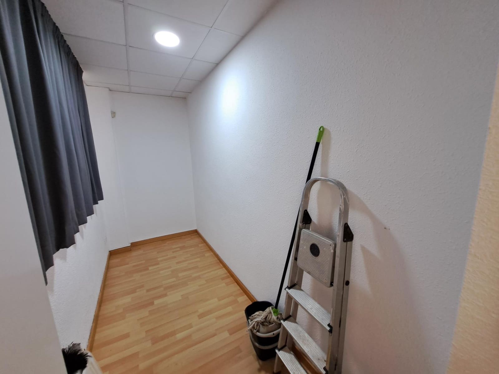 Office for sale in Alzira - € 100,000 (Ref: 8167256)