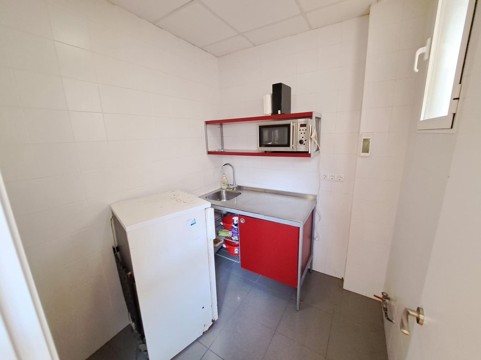 Office for sale in Alzira - € 100,000 (Ref: 8167256)