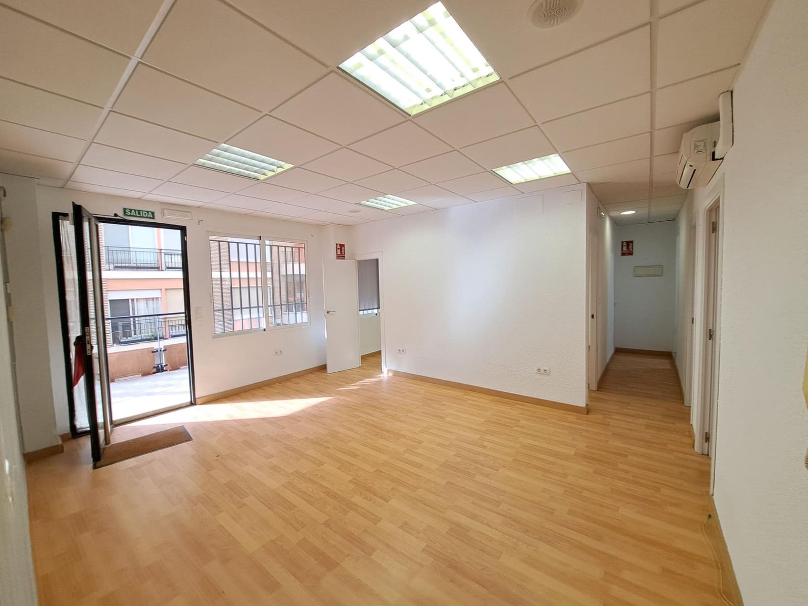 Office for sale in Alzira - € 100,000 (Ref: 8167256)