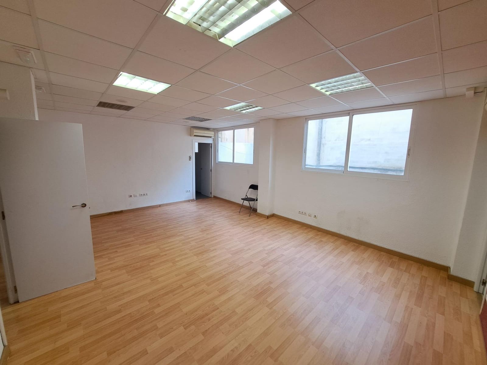 Office for sale in Alzira - € 100,000 (Ref: 8167256)
