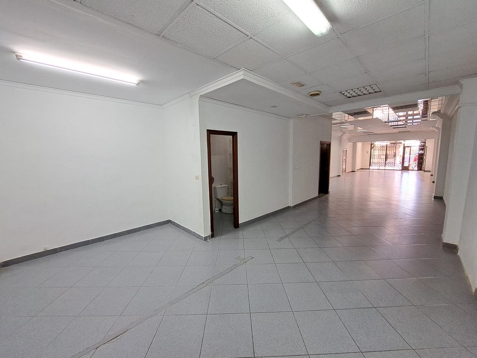 Kommersiell til leie i Alzira - € 950 (Ref: 8197679)