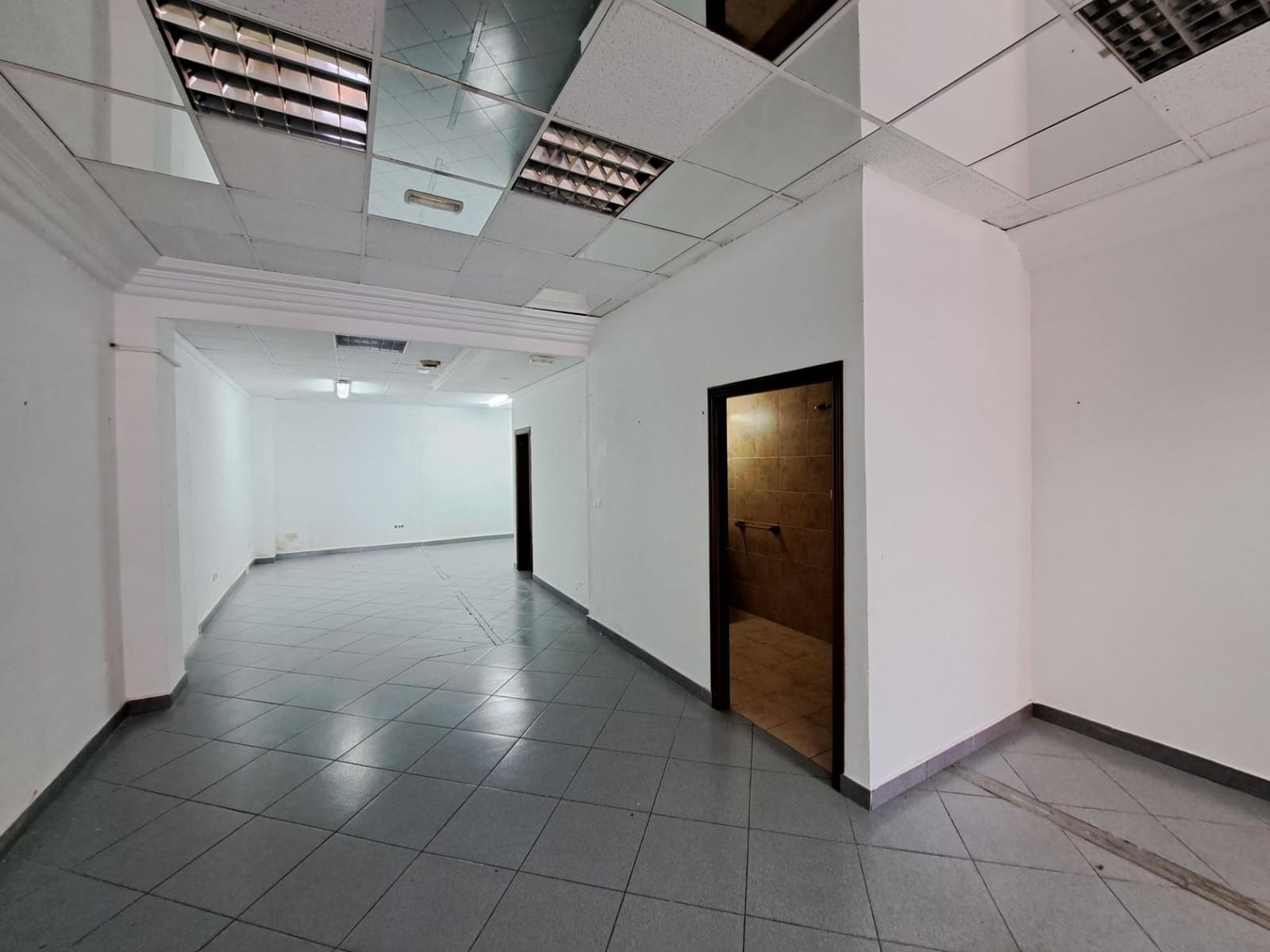 Kommersiell til leie i Alzira - € 950 (Ref: 8197679)