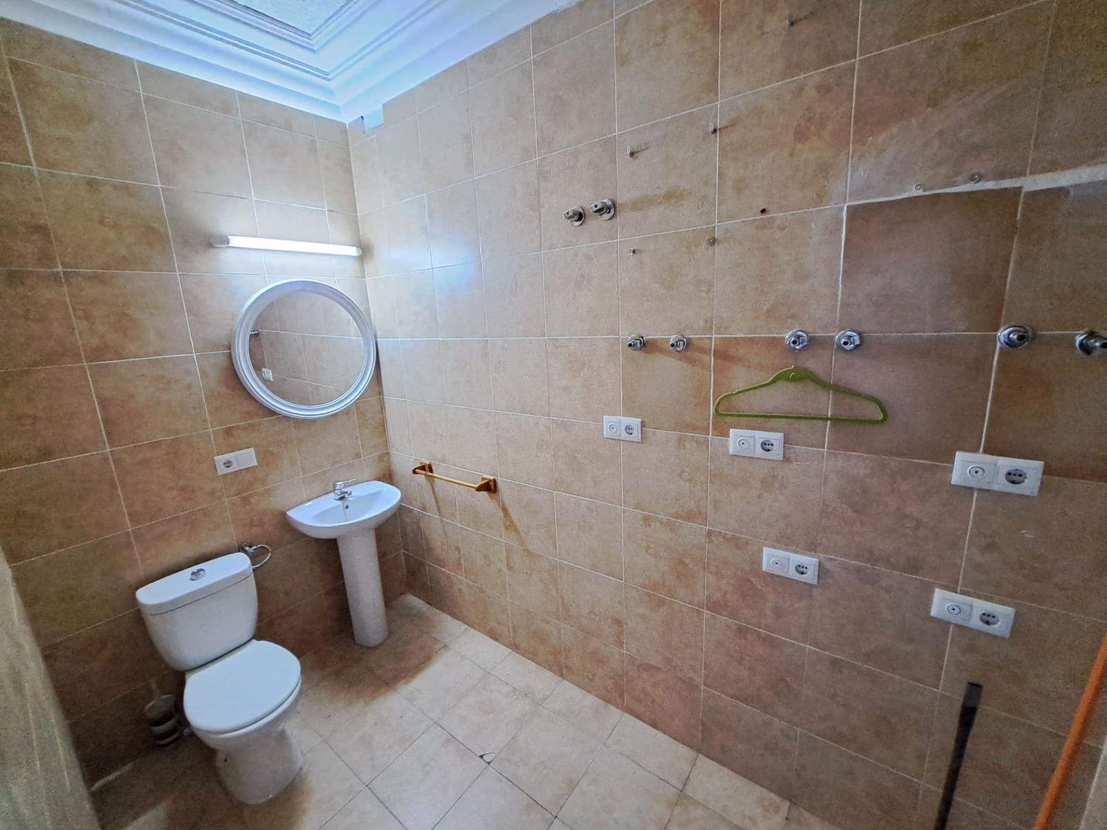 Kommersiell til leie i Alzira - € 950 (Ref: 8197679)