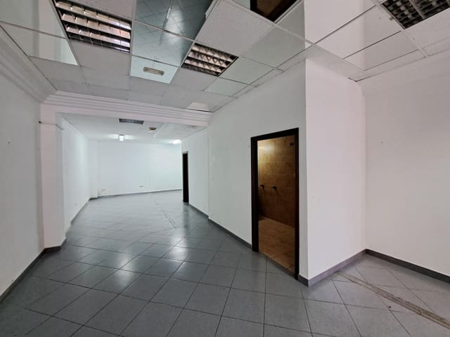 Kommersiell til leie i Alzira - € 950 (Ref: 8197679)