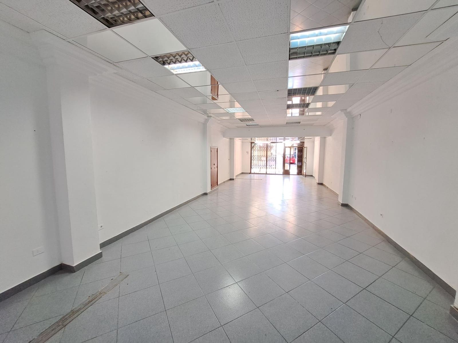 Kommersiell til leie i Alzira - € 950 (Ref: 8197679)