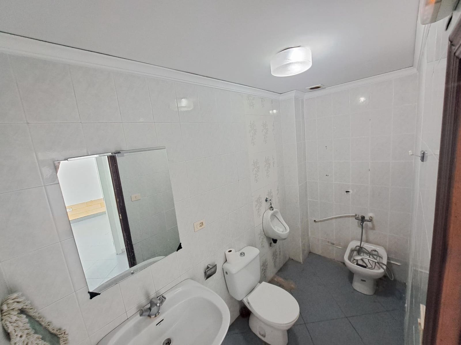 Commercial for rent in Alzira - € 950 (Ref: 8197679)