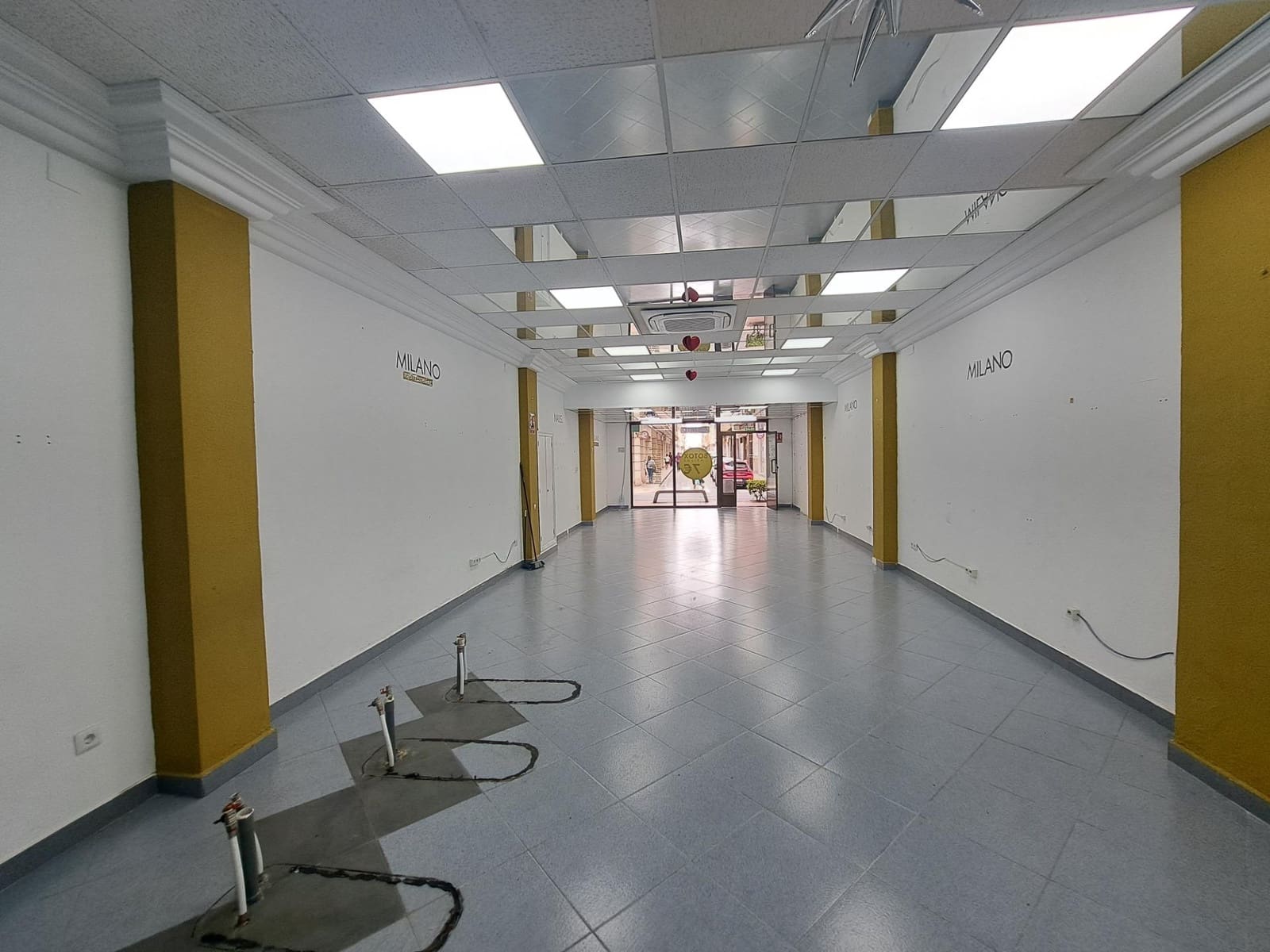 Commercial for rent in Alzira - € 950 (Ref: 8197679)