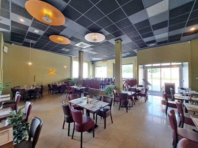 Commercial for rent in Alzira - € 1,500 (Ref: 8199642)