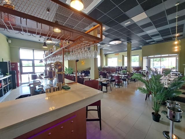 Commercial for rent in Alzira - € 1,500 (Ref: 8199642)