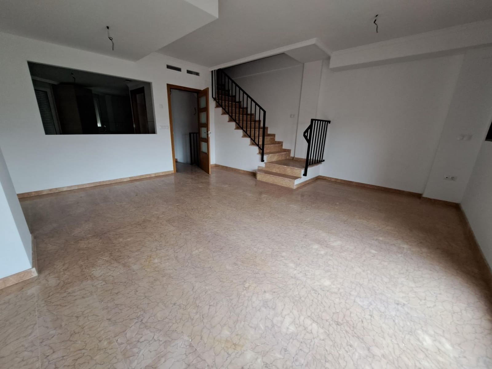 3 soverom Rekkehus til salgs i Rafelguaraf med garasje - € 122 000 (Ref: 8216158)