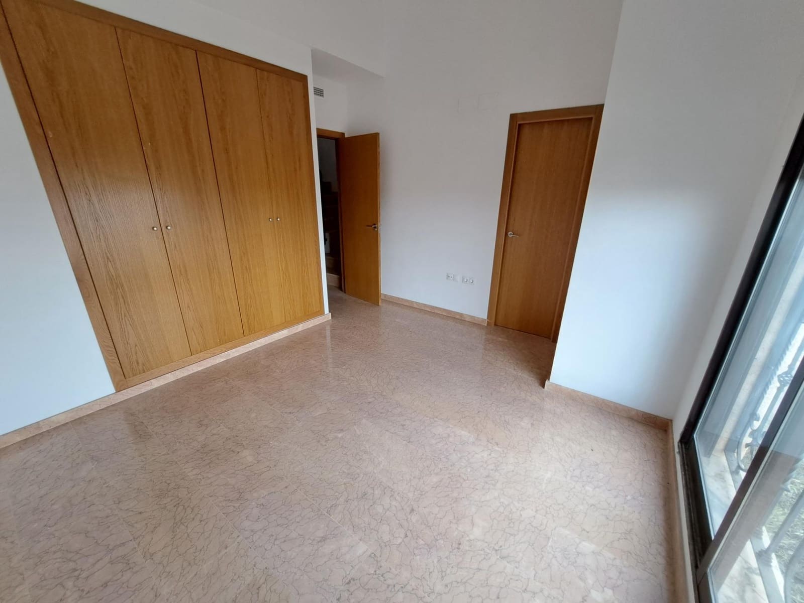 3 soverom Rekkehus til salgs i Rafelguaraf med garasje - € 122 000 (Ref: 8216158)