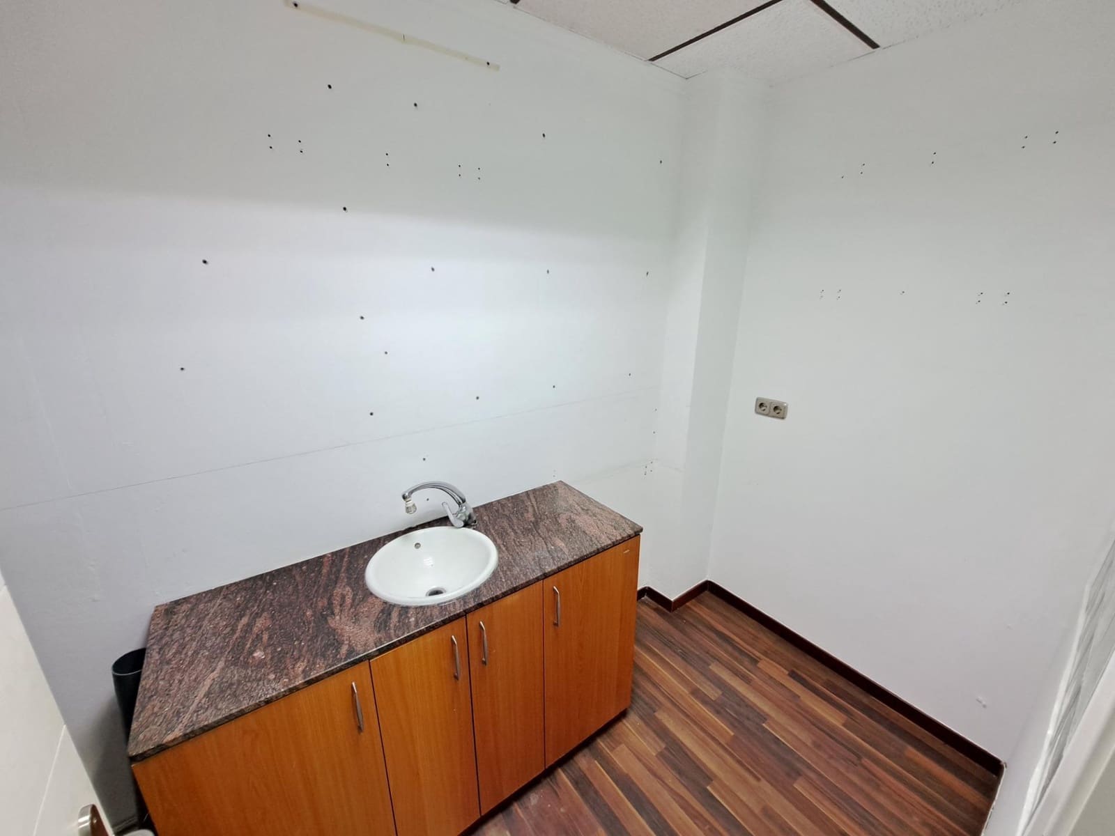 Commercial for rent in Alzira - € 300 (Ref: 8256368)