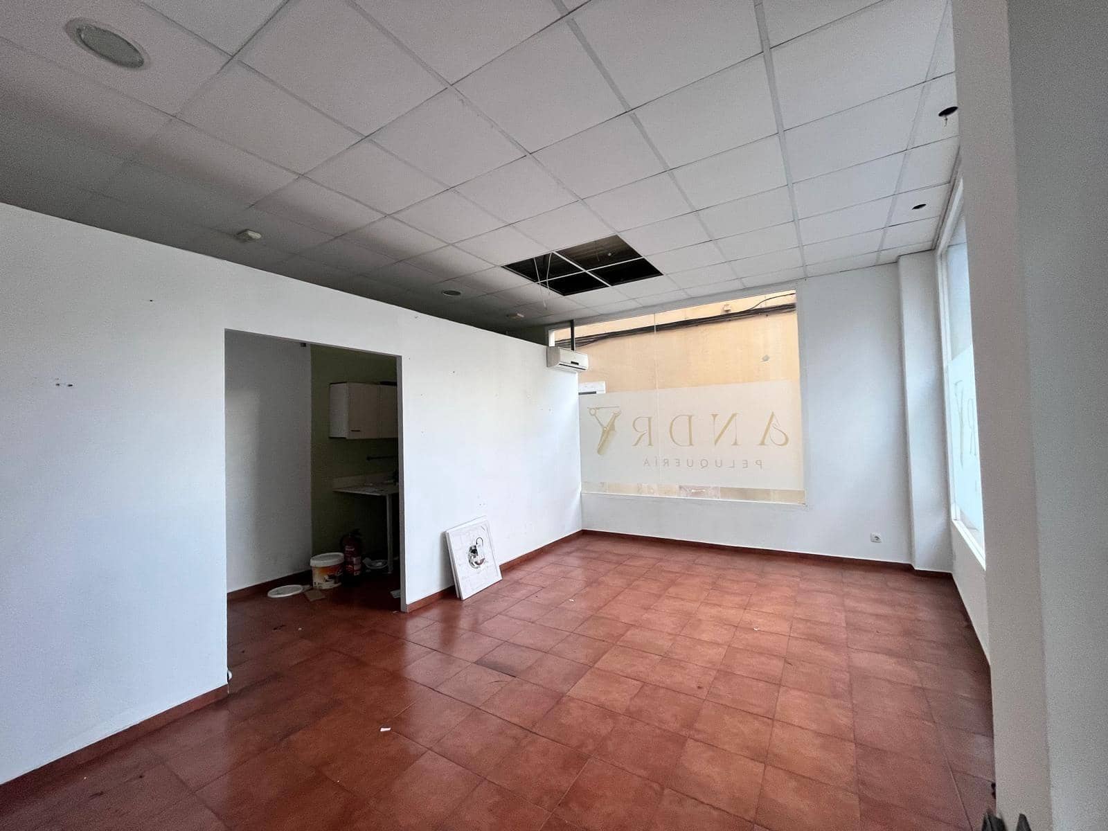 Commercial for sale in Carcaixent - € 65,000 (Ref: 8327706)