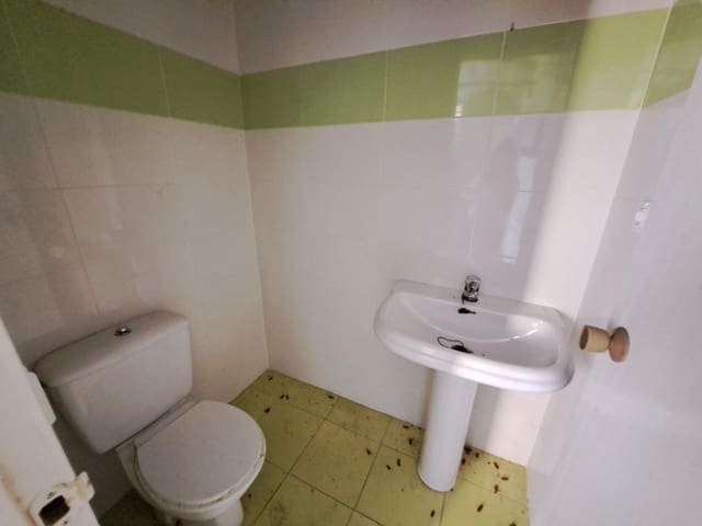 Commercial for sale in Carcaixent - € 65,000 (Ref: 8327706)