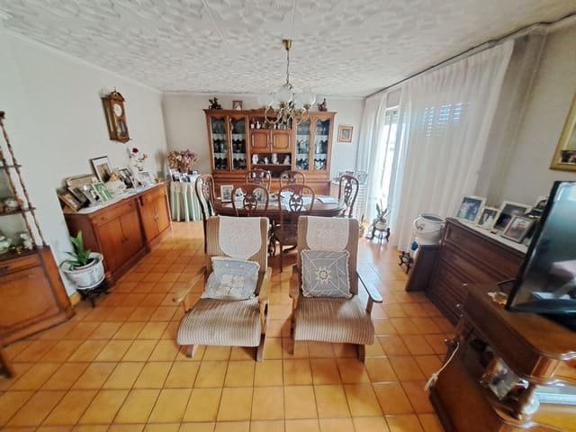 Chalet de 4 habitaciones en Carcaixent en venta con garaje - 250.000 € (Ref: 8354179)