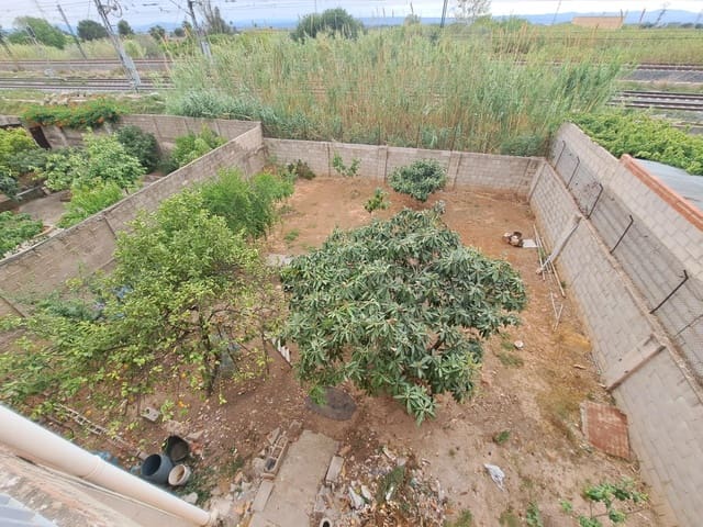 Chalet de 4 habitaciones en Carcaixent en venta con garaje - 250.000 € (Ref: 8354179)