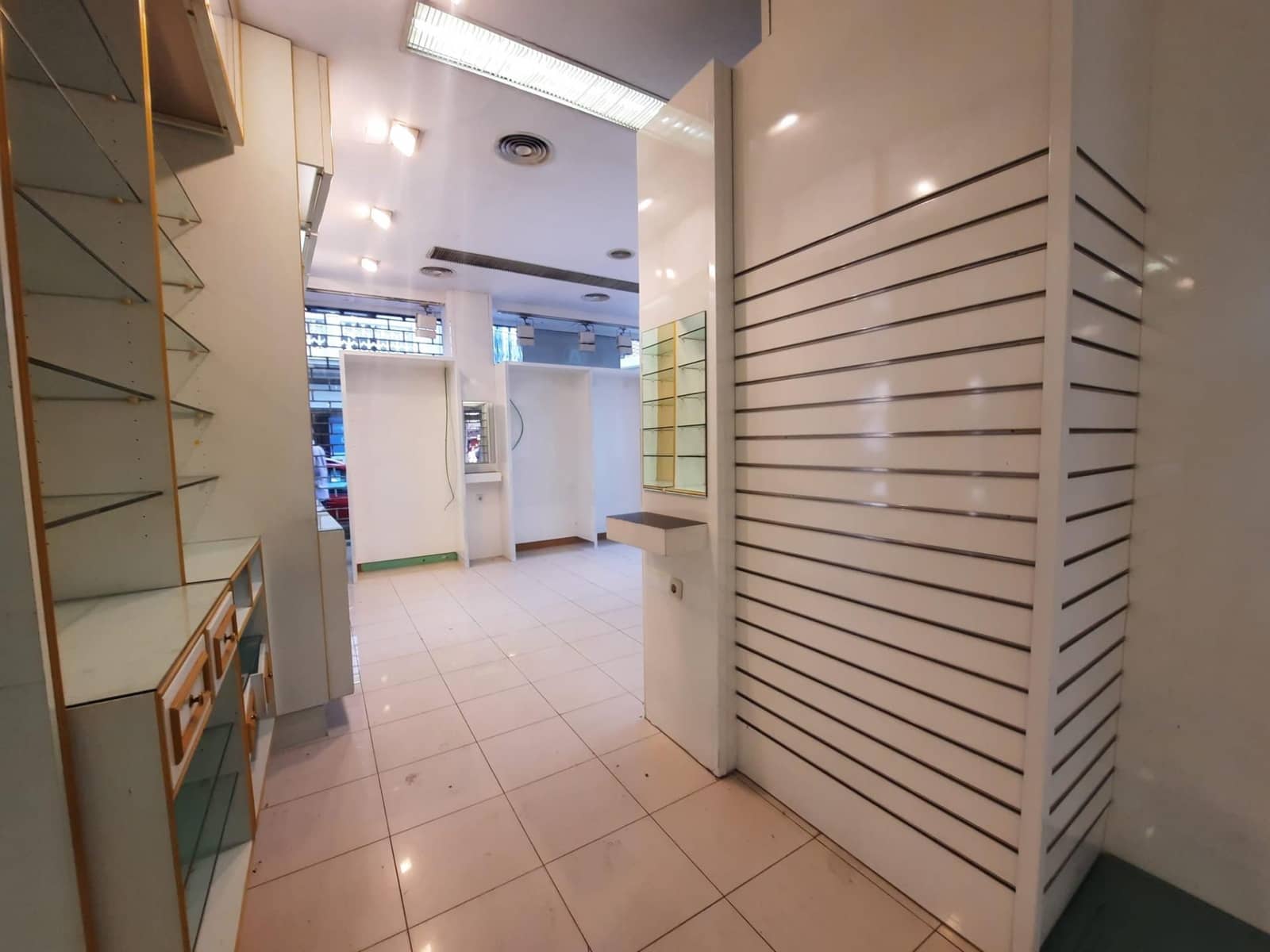 Commerciale da affittare in Alzira - 2.000 € (Rif: 8363172)