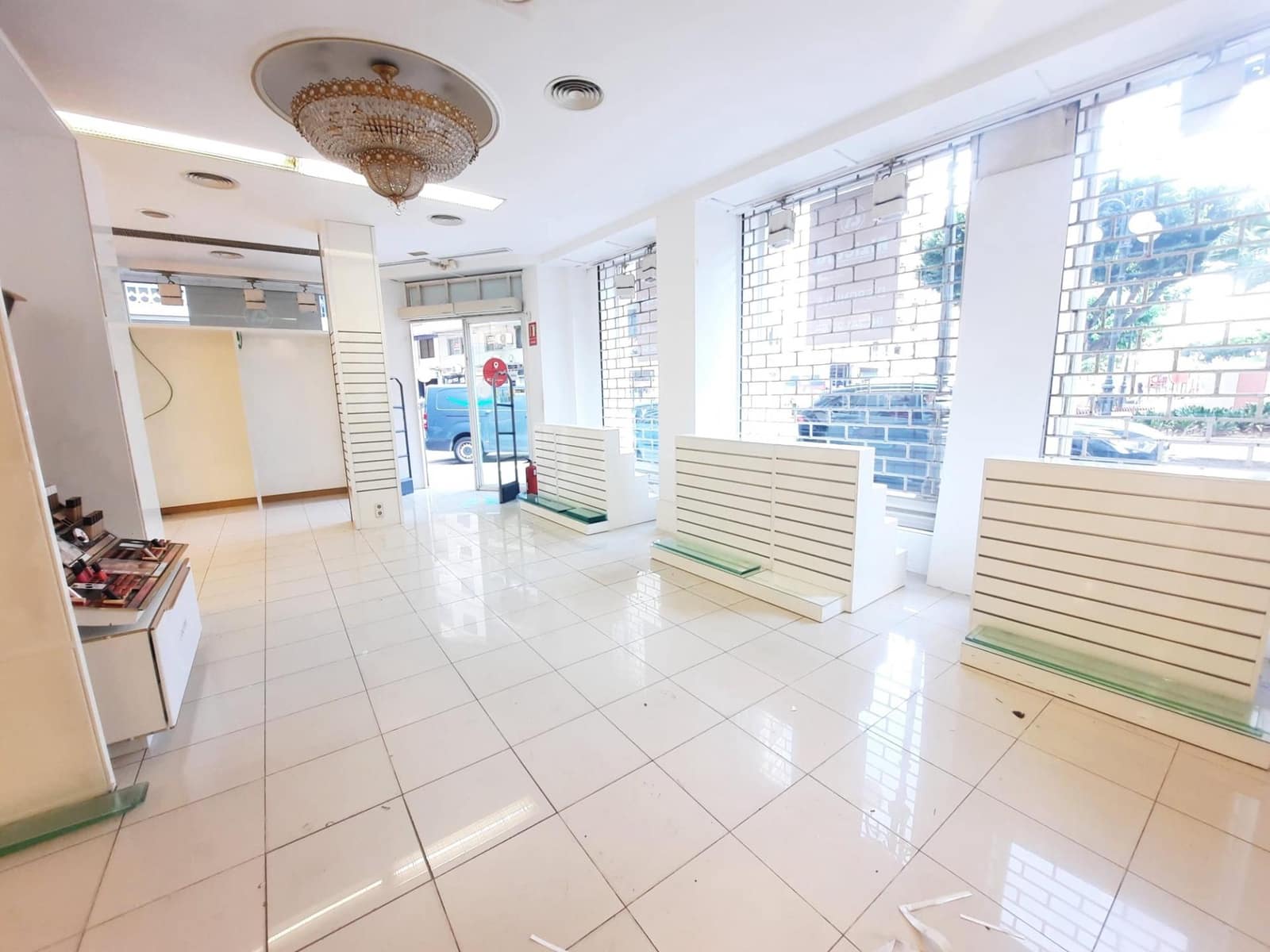 Commerciale da affittare in Alzira - 2.000 € (Rif: 8363172)