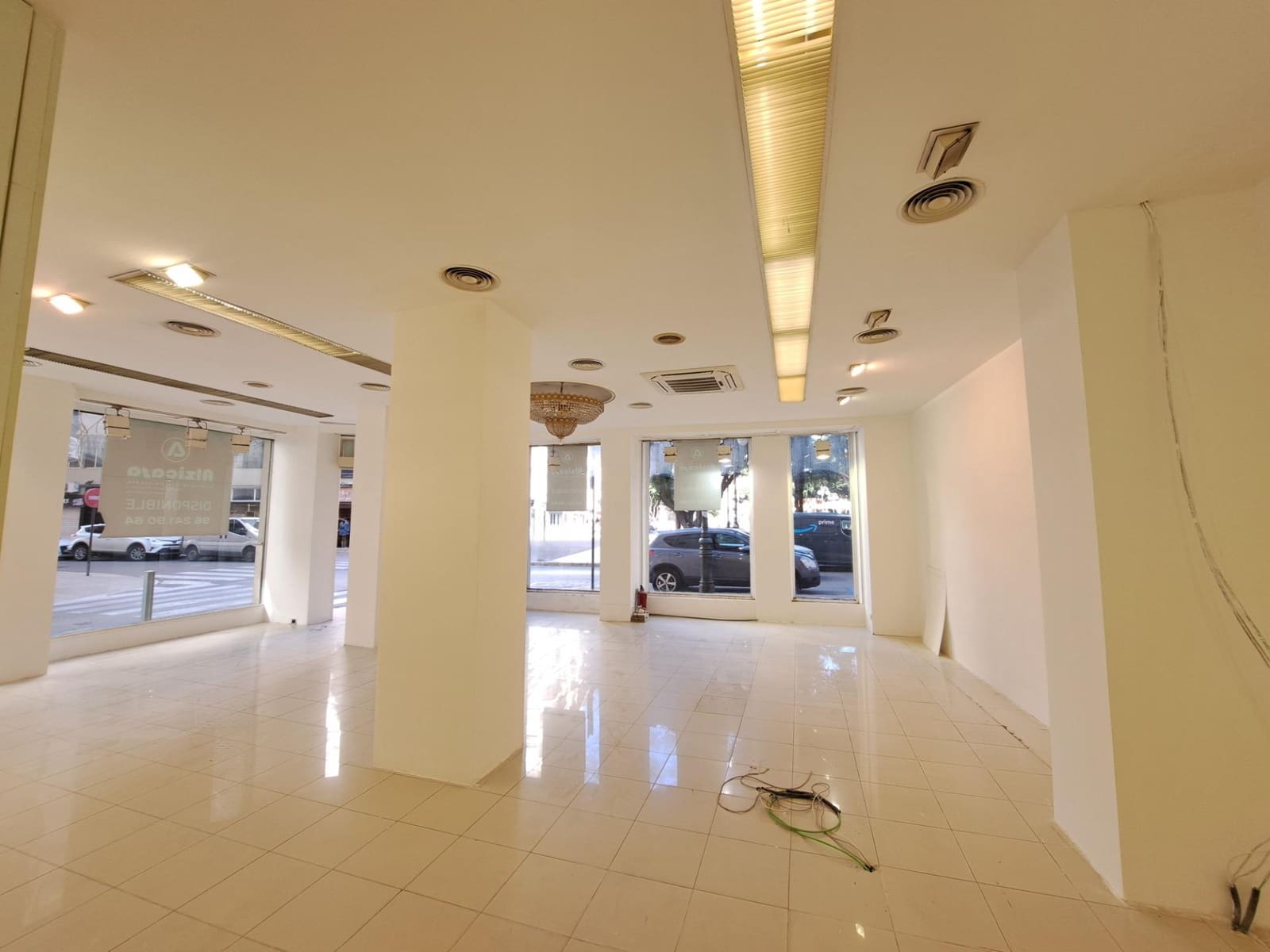 Comercial para arrendar em Alzira - 2 000 € (Ref: 8363172)