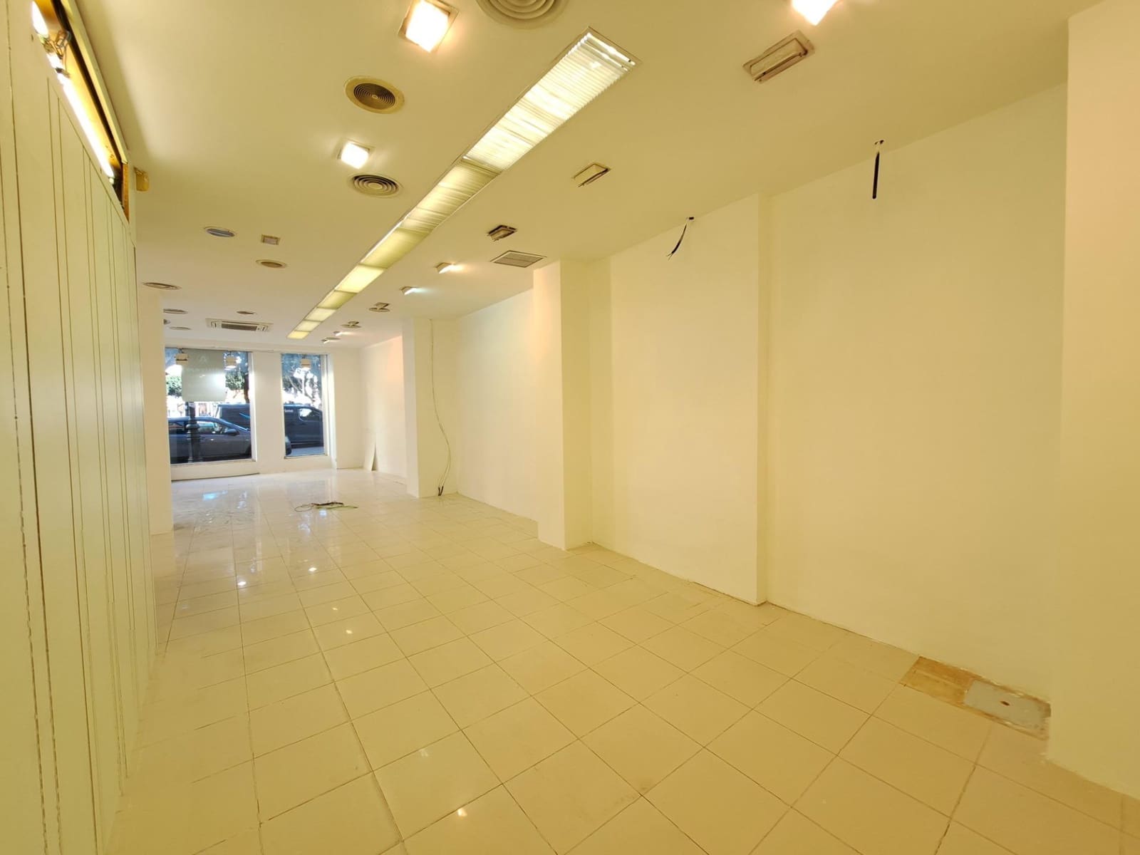 Comercial para arrendar em Alzira - 2 000 € (Ref: 8363172)