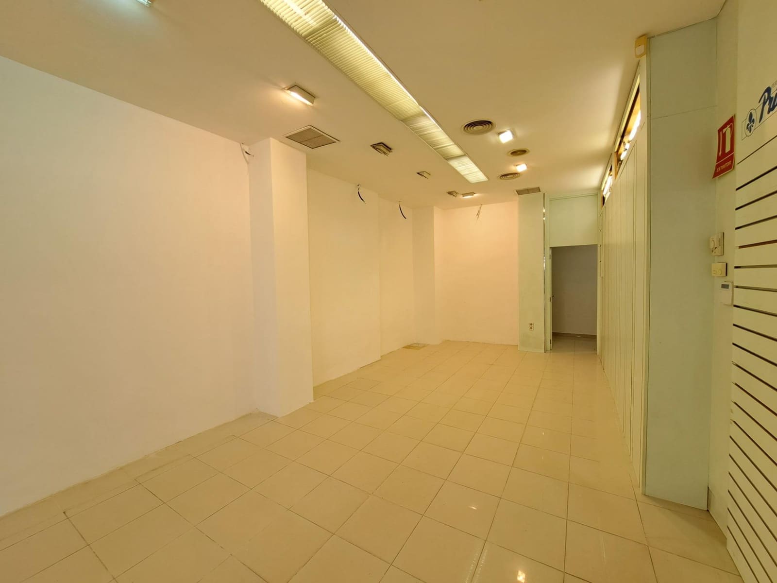 Comercial para arrendar em Alzira - 2 000 € (Ref: 8363172)