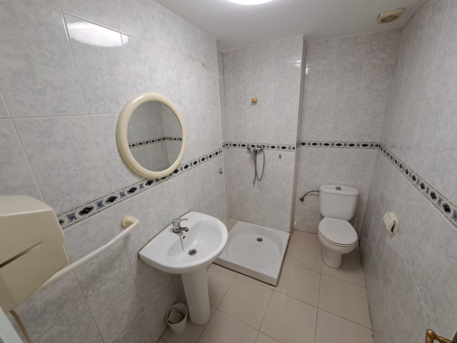 Comercial para arrendar em Alzira - 2 000 € (Ref: 8363172)