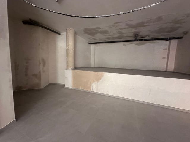 Commercial for sale in Alzira - € 65,000 (Ref: 8363174)