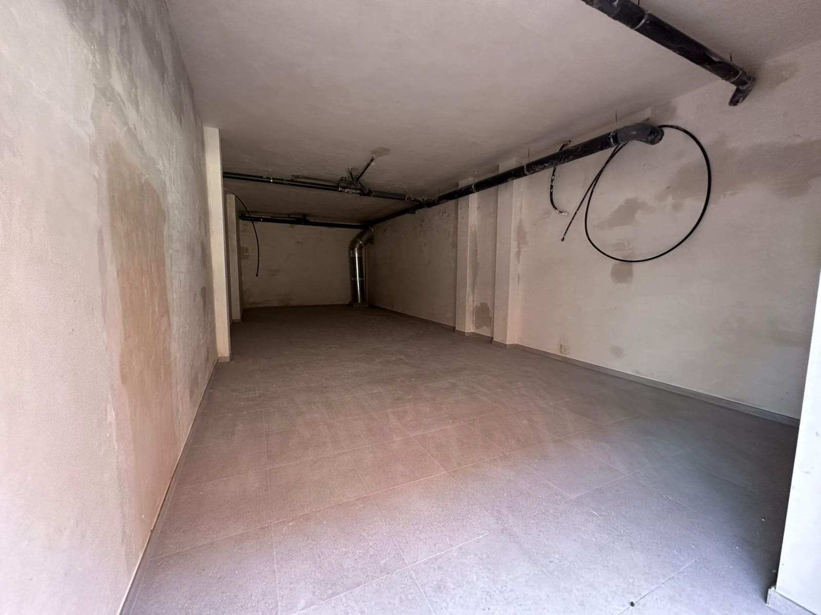 Commercial for sale in Alzira - € 74,000 (Ref: 8363175)