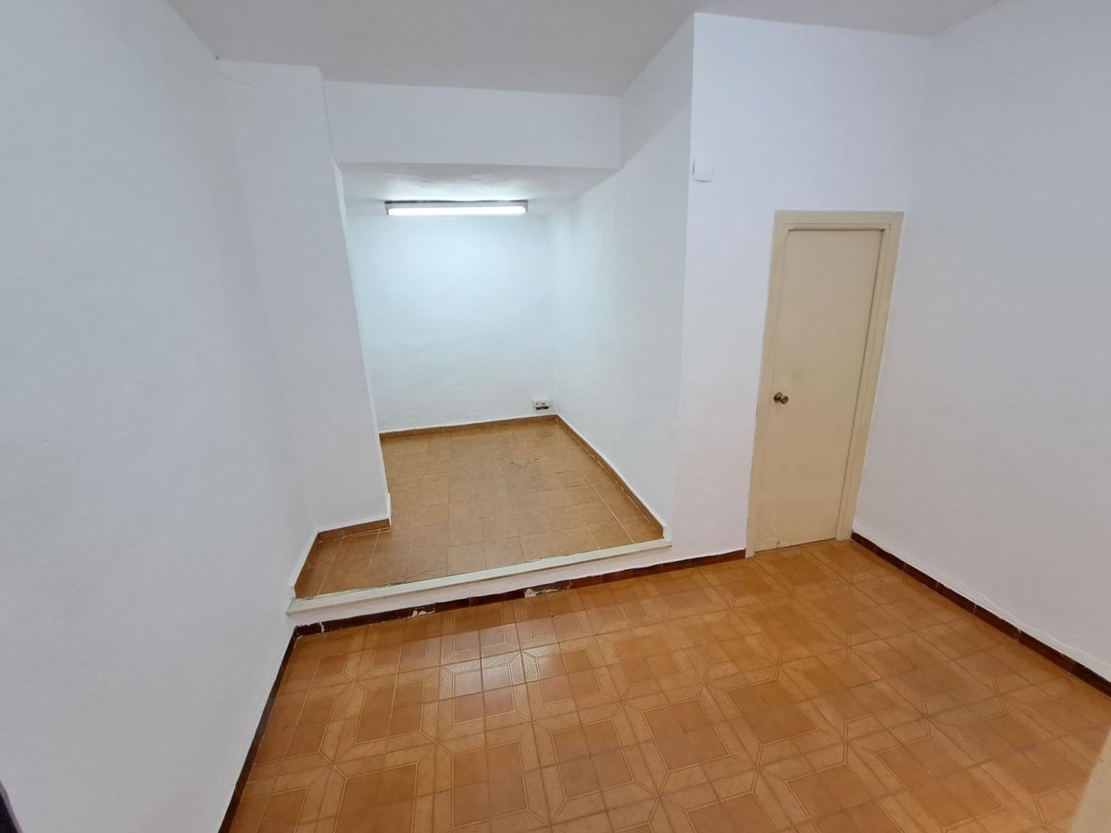 Erhverv til salg i Alzira - € 58.000 (Ref: 8411583)