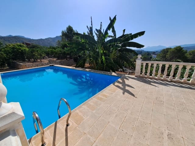 Chalet de 4 habitaciones en Alzira en venta con piscina - 410.000 € (Ref: 8463612)