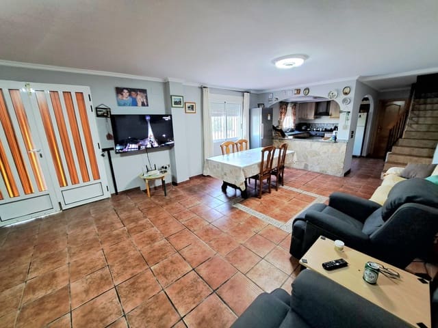 Chalet de 4 habitaciones en Alzira en venta con piscina - 410.000 € (Ref: 8463612)