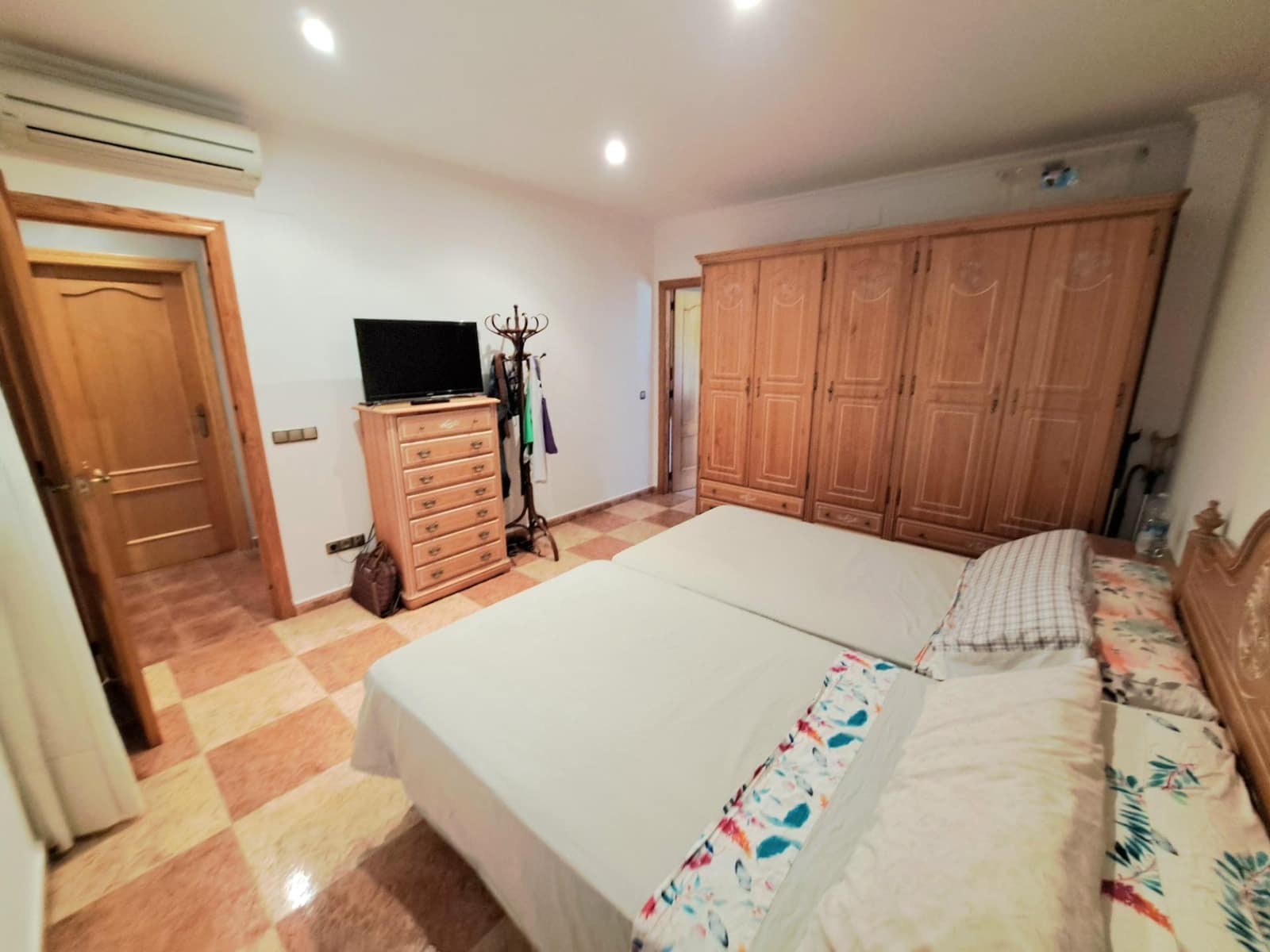 4 chambre Villa/Maison à vendre à Alzira avec piscine - 390 000 € (Ref: 8463612)