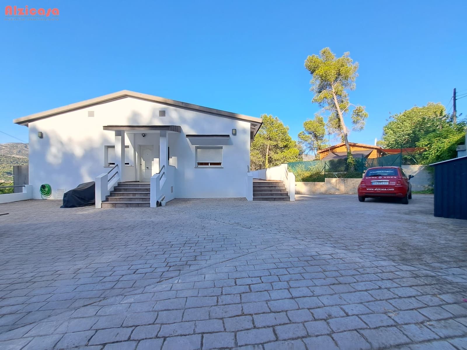 3 bedroom Villa for sale in Alzira with pool - € 390,000 (Ref: 8468030)