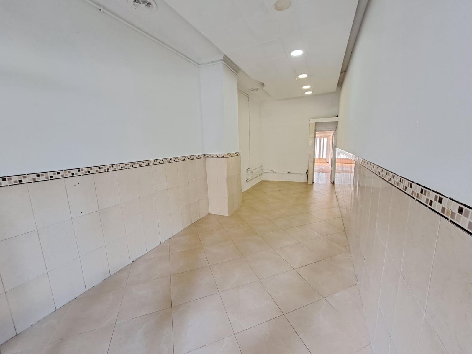 Erhverv til leje i Alzira - € 500 (Ref: 8484732)