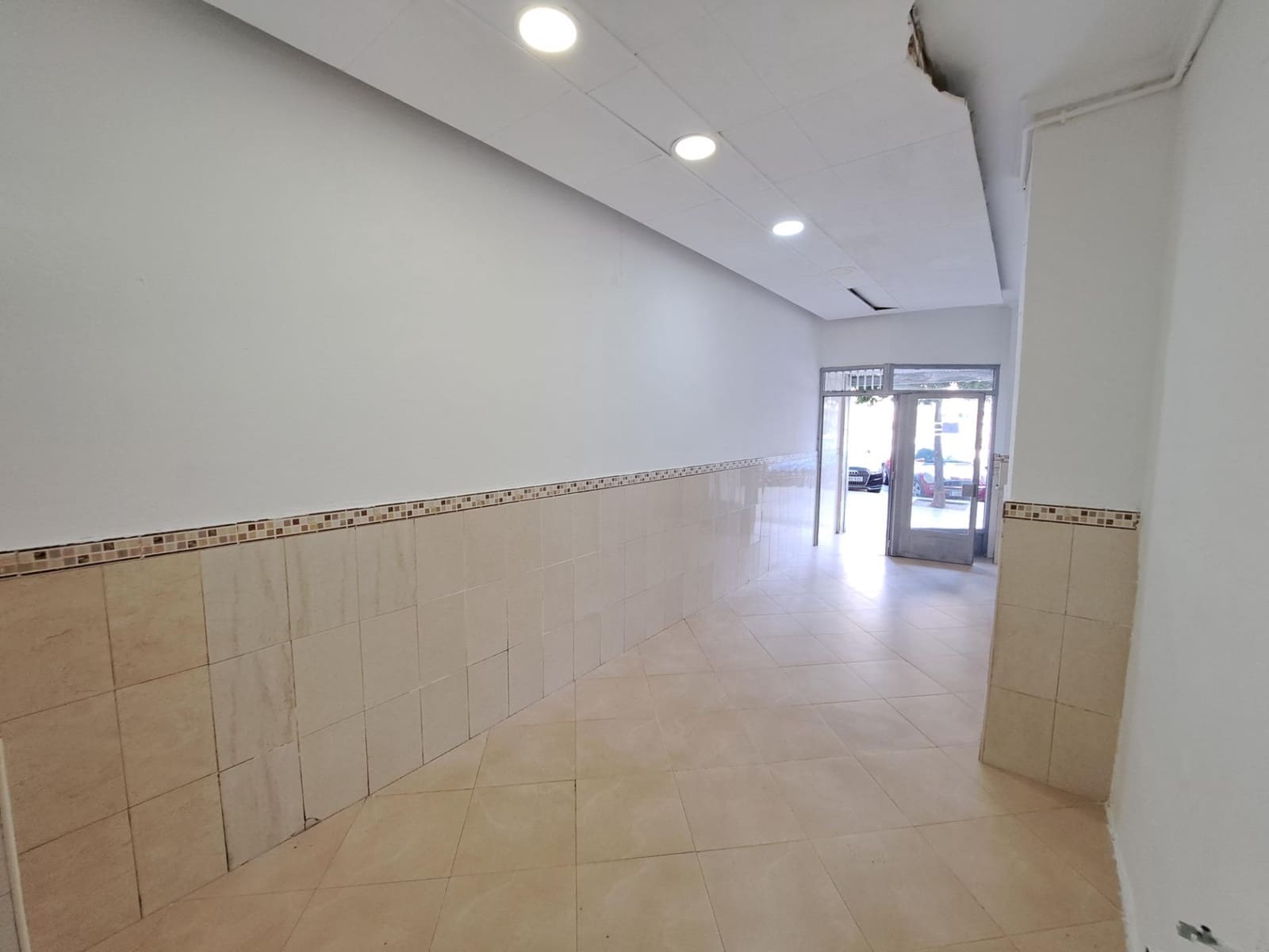 Commercieel te huur in Alzira - € 500 (Ref: 8484732)