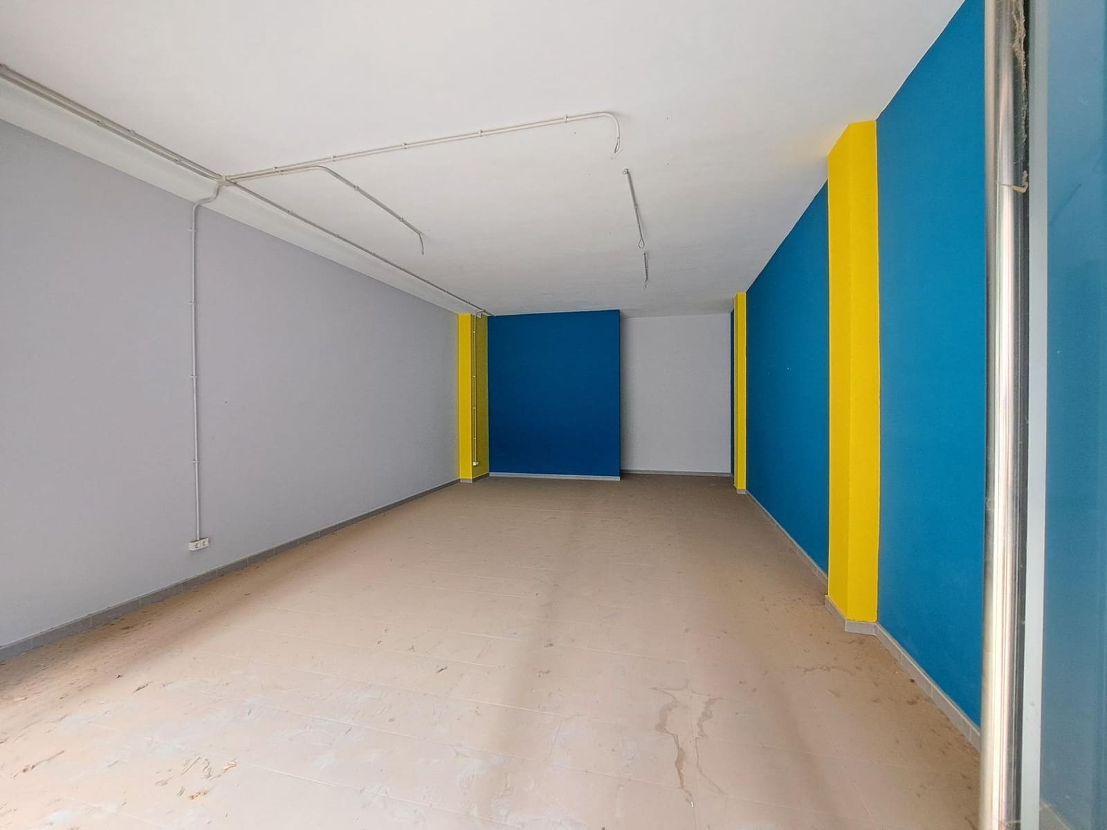 Commercial for rent in Alzira - € 1,200 (Ref: 8536791)